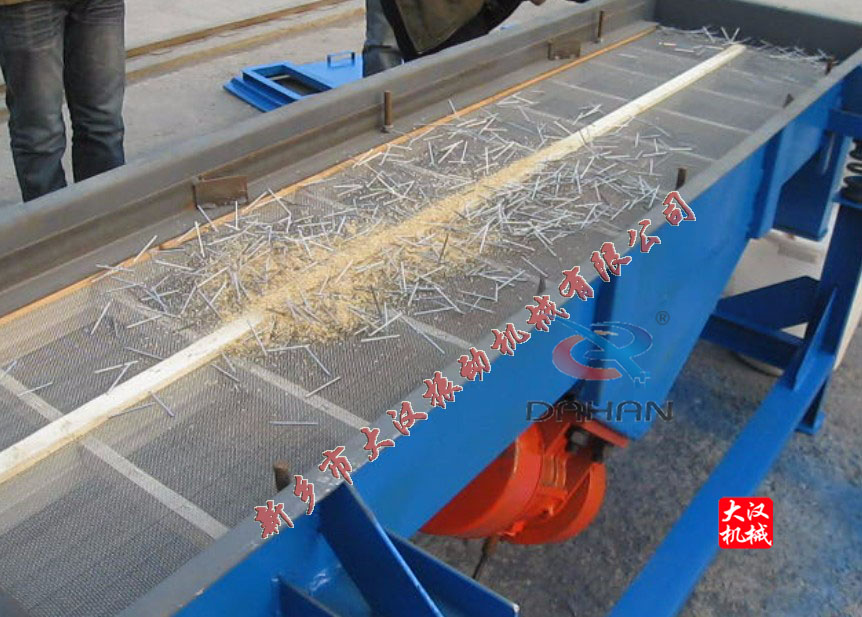 直線(xiàn)振動(dòng)篩分機(jī)