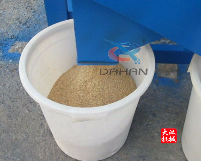 鋸末粉直線(xiàn)振動(dòng)篩